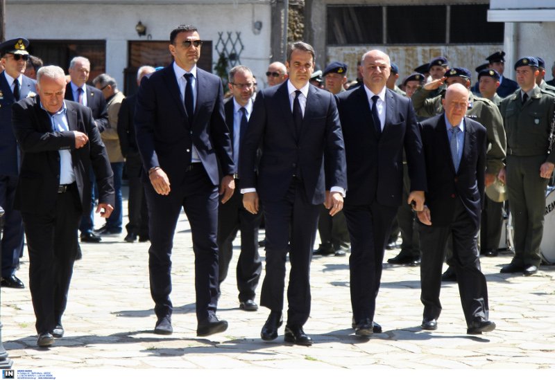 Αθάνατος φώναζαν αποχαιρετώντας τον ήρωα σμηναγό -Το τελευταίο αντίο [εικόνες & βίντεο] | iefimerida.gr 29