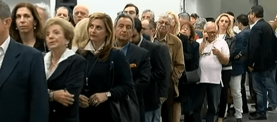 Ουρές απλών πολιτών για τον Κωνσταντίνο Μητσοτάκη -Υπογράφουν στο βιβλίο συλλυπητηρίων [εικόνες] | iefimerida.gr 1