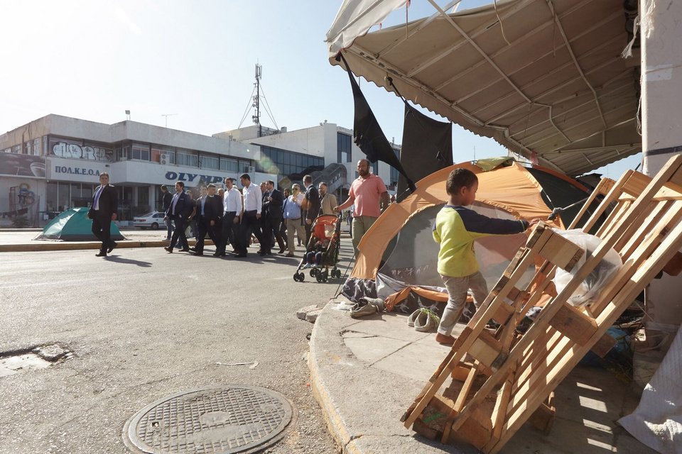 Επίσκεψη Μητσοτάκη στον καταυλισμό του Ελληνικού- Ζητά άμεσα την εκκένωσή του [εικόνες] | iefimerida.gr 3