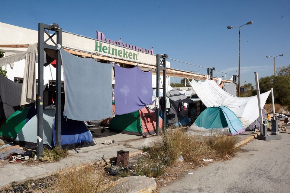 Επίσκεψη Μητσοτάκη στον καταυλισμό του Ελληνικού- Ζητά άμεσα την εκκένωσή του [εικόνες] | iefimerida.gr 2