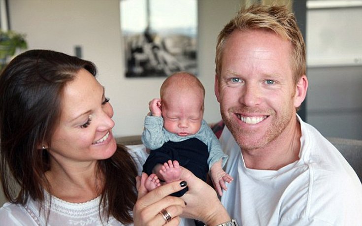 H πρώτη γυναίκα στον κόσμο που γέννησε παιδί μετά από μεταμόσχευση μήτρας αποκαλύπτεται [εικόνες]  | iefimerida.gr 0