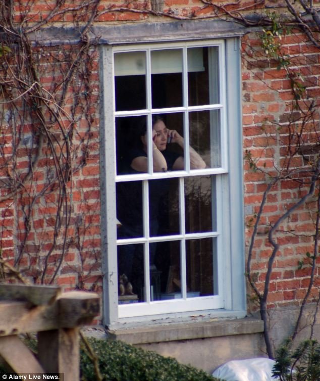 Αγωνία για τον George Michael -Οι πλημμύρες στο Λονδίνο απειλούν το πανάκριβο σπίτι του τραγουδιστή [εικόνες] | iefimerida.gr 0