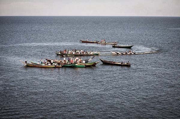 Migingo: Το νησί του μισού στρέμματος που χωράει 131 ψαράδες, 4 μπαρ και 1 ινστιτούτο αισθητικής [εικόνες&βίντεο] | iefimerida.gr 2