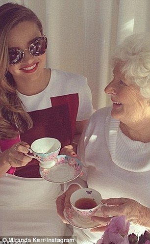 Αυτά τρώει η Μιράντα Κερ και είναι φέτες [εικόνες] | iefimerida.gr 2