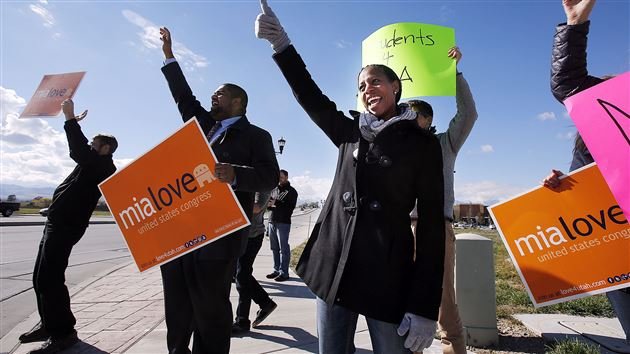 Μία Λαβ: Η πρώτη μαύρη γερουσιαστής που εξελέγη στον αμερικανικό Νότο μετά τον εμφύλιο [εικόνες] | iefimerida.gr 0