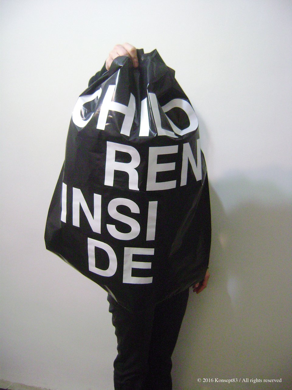 Μπιενάλε αφίσας της Βαρσοβίας: Δύο Ελληνες ανάμεσα στους 50 καλύτερους αφισέρ [εικόνες]  | iefimerida.gr 1