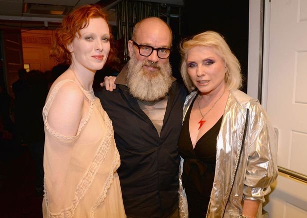 Κυριολεκτικά αγνώριστος ο τραγουδιστής των R.E.M. [εικόνες] | iefimerida.gr 2