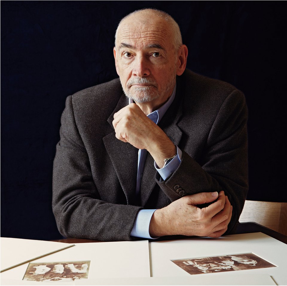 Ποιος κατασκοπεύει τον Τζέιμς Μποντ; Ο άνθρωπος που εμφανίζεται σε κάθε του ταινία [εικόνες] | iefimerida.gr 0