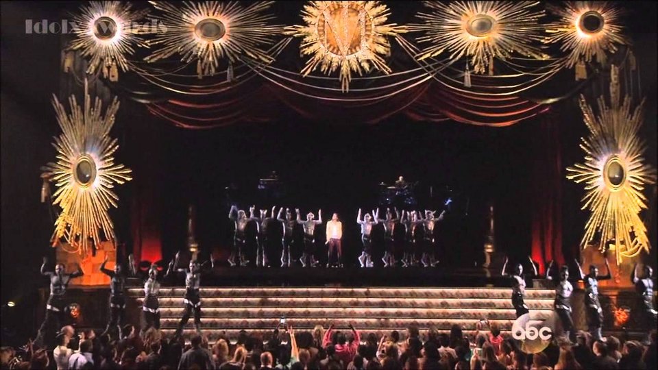 «Ζωντάνεψε» ο Michael Jackson και παρουσίασε το νέο του τραγούδι [εικόνες&βίντεο] | iefimerida.gr 1