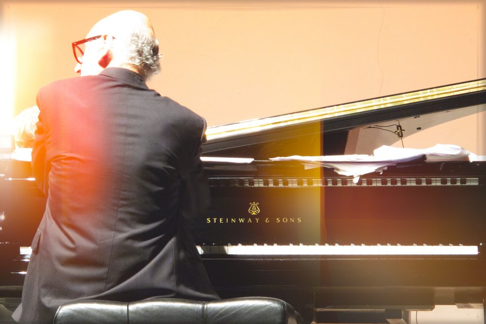 Ο σπουδαίος συνθέτης των οσκαρικών σάουντρακ, Μάικλ Νάιμαν, έρχεται στην Αθήνα [εικόνες] | iefimerida.gr 0