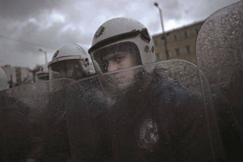 Συγκλονιστικές φωτογραφίες από την Αθήνα της κρίσης γίνονται έκθεση στην Ελβετία [εικόνα] | iefimerida.gr 0