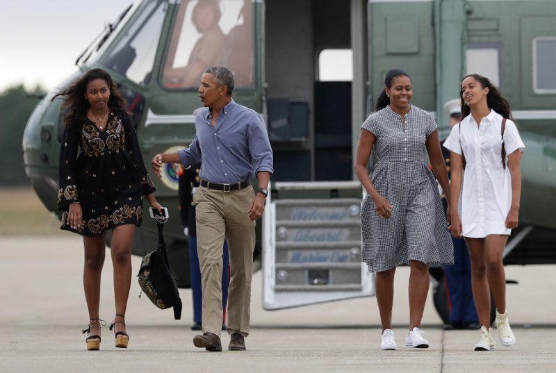 Η Μισέλ αποκαλύπτει γιατί ο Μπαράκ Ομπάμα «μισεί» τη μικρή τους κόρη [εικόνες] | iefimerida.gr 2