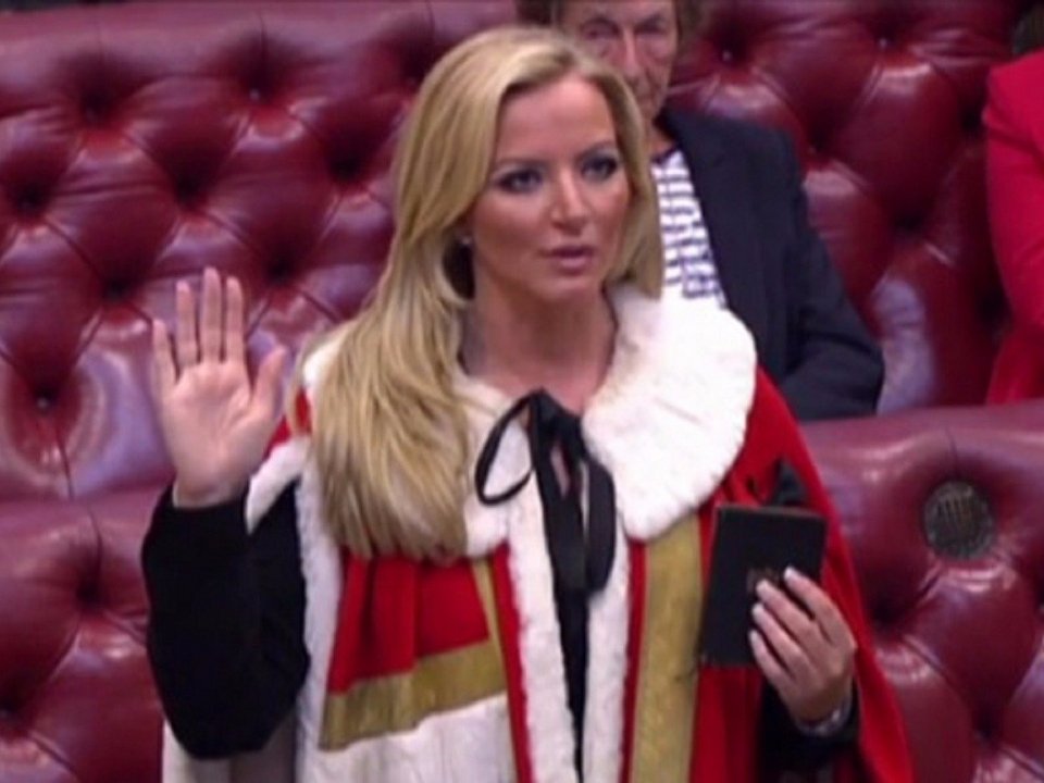 Η βασίλισσα των εσωρούχων έγινε βαρόνη και υπουργός στη Μεγάλη Βρετανία - Μια απίστευτη ιστορία [εικόνες] | iefimerida.gr 0