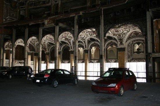 Το πιο φαντασμαγορικό πάρκινγκ αυτοκινήτων -Στα απομεινάρια ενός πάλαι ποτέ αρχιτεκτονικού θαύματος [εικόνες]  | iefimerida.gr 3