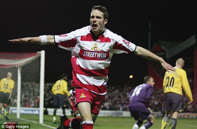 Ποδοσφαιριστής εξαπάτησε τους πάντες για να ζήσει σαν πλεϊμπόι-Σαμπάνια, βίλες, μοντέλα [εικόνες] | iefimerida.gr 3