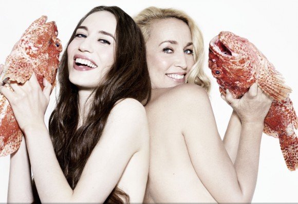 Η κόρη και πρώην του Τζάγκερ τσίτσιδες, καβάλα σε ένα τόνο [εικόνες]  | iefimerida.gr 1