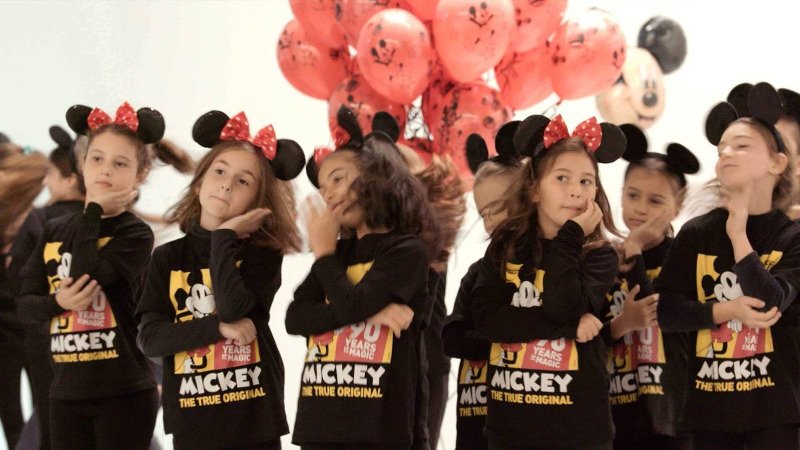 Ο Μίκυ Μάους έγινε 90 ετών και η Disney το γιόρτασε με έναν πρωτότυπο τρόπο στην Ελλάδα | iefimerida.gr 1