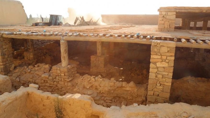ISIS: Ισοπέδωσε με μπουλντόζες χριστιανικό μοναστήρι [εικόνες] | iefimerida.gr 1