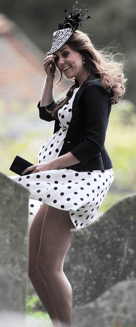 H Daily Mail κράζει την Κέιτ Μίντλετον: Μάθε πια να καλύπτεις τον κ@λ@ σου και πάψε να φοράς στρινγκ, θα γίνεις βασίλισσα -Ολα τα γυμνά της δούκισσας [εικόνες] | iefimerida.gr 12