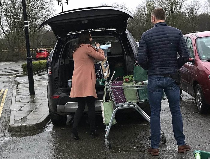 Η Κέιτ Μίντλετον πήγε μόνη της για ψώνια στο σούπερ μάρκετ! Εκπληκτοι οι πελάτες [εικόνες] | iefimerida.gr 3