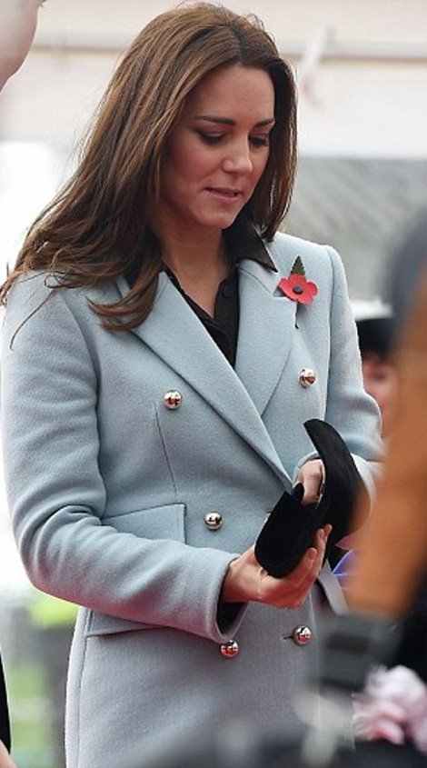 Η Κέιτ Μίντλετον δείχνει για πρώτη της φορά την φουσκωμένη της κοιλιά [εικόνες] | iefimerida.gr 1