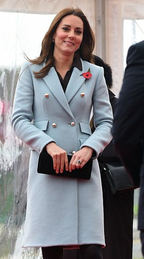Η Κέιτ Μίντλετον δείχνει για πρώτη της φορά την φουσκωμένη της κοιλιά [εικόνες] | iefimerida.gr 2