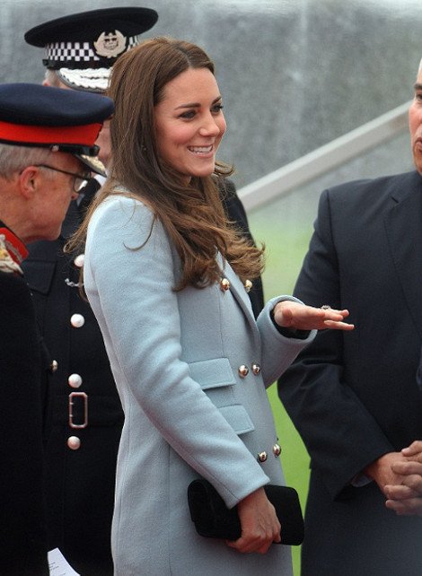 Η Κέιτ Μίντλετον δείχνει για πρώτη της φορά την φουσκωμένη της κοιλιά [εικόνες] | iefimerida.gr 4