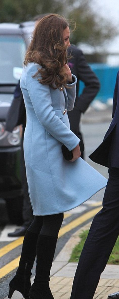 Η Κέιτ Μίντλετον δείχνει για πρώτη της φορά την φουσκωμένη της κοιλιά [εικόνες] | iefimerida.gr 5