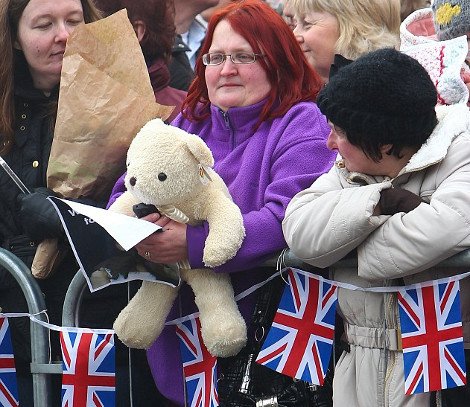 Καρέ-καρέ η στιγμή που η Κέιτ Μίντλετον αποκαλύπτει το φύλο του μωρού της [εικόνες] | iefimerida.gr 7