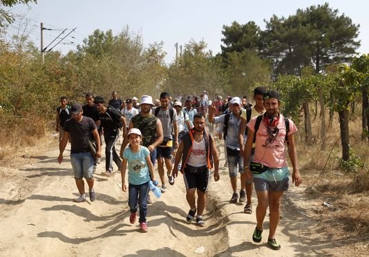 Χάος στα σύνορα των Σκοπίων - Επεισόδια με τους χιλιάδες μετανάστες που συρρέουν από την Ελλάδα [βίντεο] | iefimerida.gr 3