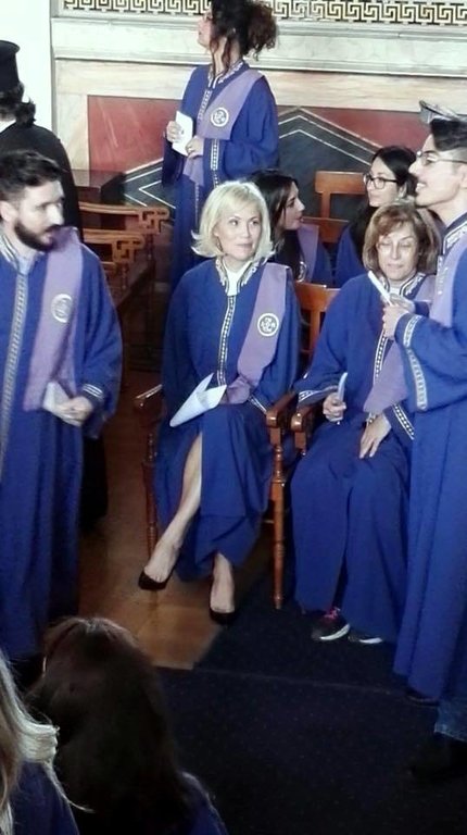 Η Κωνσταντίνα Μιχαήλ πήρε το πτυχίο της στην Θεολογία [εικόνες] | iefimerida.gr 0