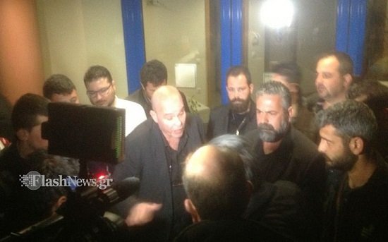 Αγρότες προπηλάκισαν τον Γιάννη Μιχελογιαννάκη στην Κρήτη [εικόνες & βίντεο] | iefimerida.gr 0