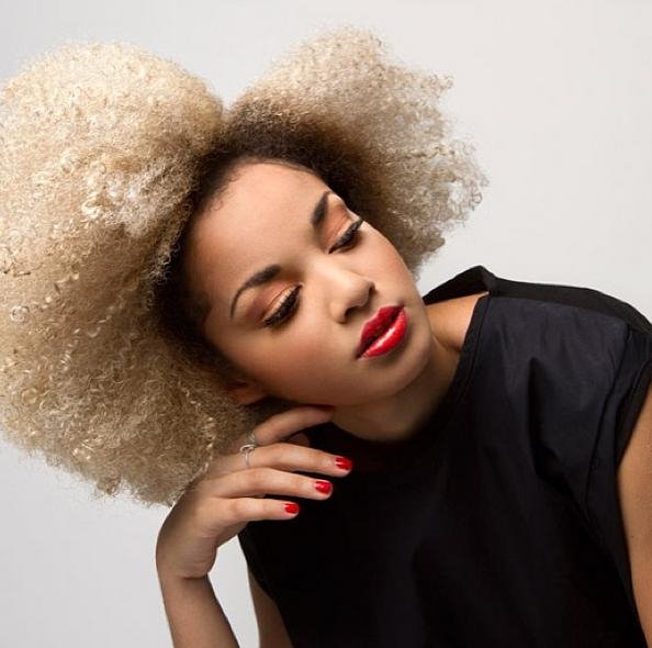 Οταν ο ρατσισμός νικά το πάθος των Ιταλών για το ωραίο φύλο -Σάλος με παρουσιάστρια από την Αφρική [εικόνες] | iefimerida.gr 5