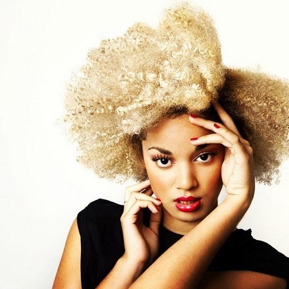 Οταν ο ρατσισμός νικά το πάθος των Ιταλών για το ωραίο φύλο -Σάλος με παρουσιάστρια από την Αφρική [εικόνες] | iefimerida.gr 6