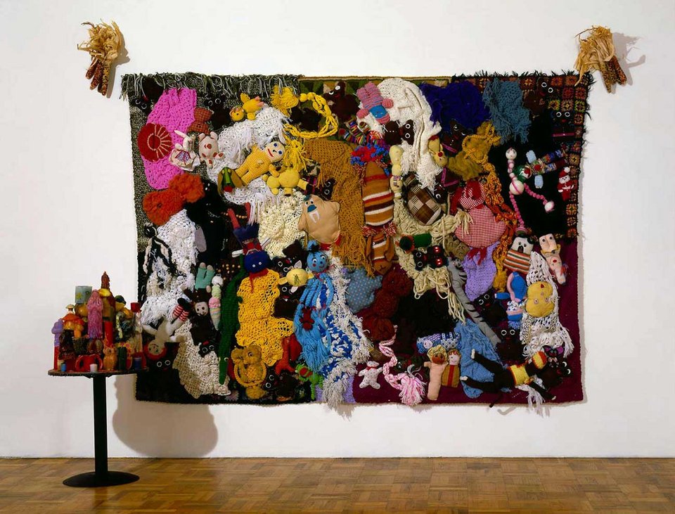 Mike Kelley: Ο εικαστικός που έκανε τέχνη τον Σούπερμαν και τις πάνινες κούκλες [εικόνες]  | iefimerida.gr 2