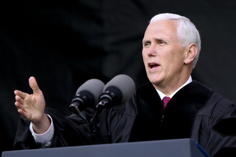 ΗΠΑ: Φοιτητές αποχώρησαν επιδεικτικά από ομιλία του Μάικ Πενς σε πανεπιστήμιο [εικόνες & βίντεο]  | iefimerida.gr 0