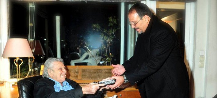 Τι είπε ο Μίκης Θεοδωράκης για τον Φιντέλ και τον Ραούλ Κάστρο [εικόνες] | iefimerida.gr 1