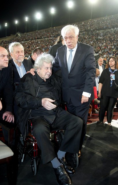 Ο Μίκης Θεοδωράκης στο Καλλιμάρμαρο -Στη συναυλία προς τιμήν του [εικόνες & βίντεο]  | iefimerida.gr 5