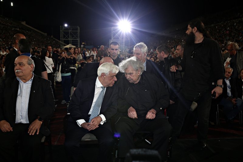 Ο Μίκης Θεοδωράκης στο Καλλιμάρμαρο -Στη συναυλία προς τιμήν του [εικόνες & βίντεο]  | iefimerida.gr 7