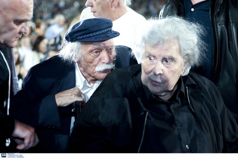 Αποθέωσαν τον Θεοδωράκη στο Καλλιμάρμαρο -Σηκώθηκε να χαιρετίσει το κοινό [εικόνες & βίντεο] | iefimerida.gr 15