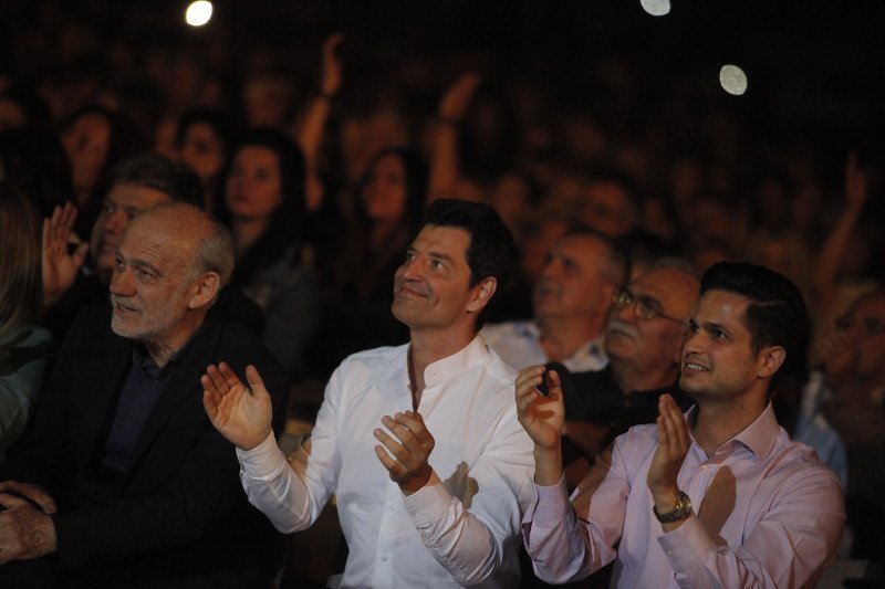 Αποθέωσαν τον Θεοδωράκη στο Καλλιμάρμαρο -Σηκώθηκε να χαιρετίσει το κοινό [εικόνες & βίντεο] | iefimerida.gr 11