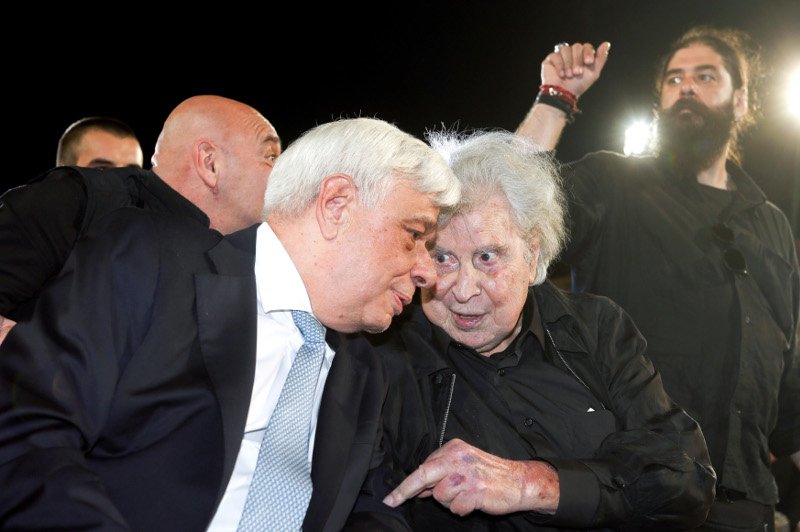 Ο Μίκης Θεοδωράκης στο Καλλιμάρμαρο -Στη συναυλία προς τιμήν του [εικόνες & βίντεο]  | iefimerida.gr 6