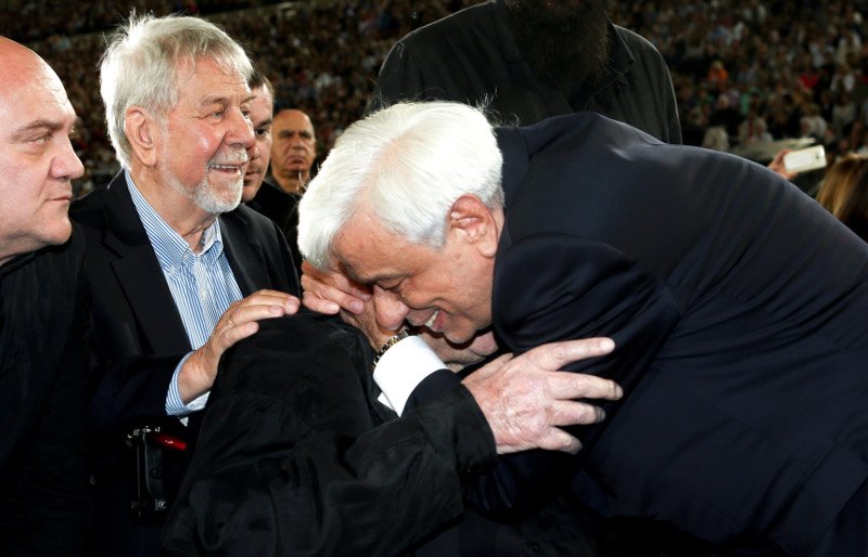 Ο Μίκης Θεοδωράκης στο Καλλιμάρμαρο -Στη συναυλία προς τιμήν του [εικόνες & βίντεο]  | iefimerida.gr 4