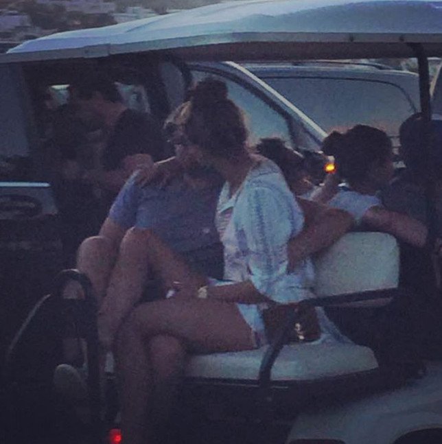 Η Σήλια Κριθαριώτη σε ρόλο παπαράτσι: Επιασε τον Ντι Κάπριο να ερωτοτροπεί με νεαρή στη Μύκονο [εικόνα] | iefimerida.gr 0