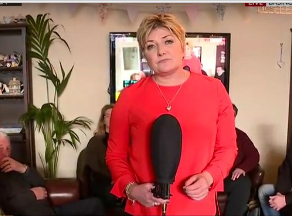 Το μικρόφωνο-γίγας δημοσιογράφου του Sky News -Σαν... μίνι αερόστατο [εικόνες] | iefimerida.gr 1