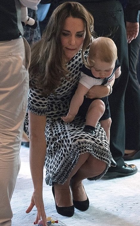 Πρίγκιπας Τζορτζ: Ο,τι φορά γίνεται παγκόσμια παιδική μόδα -Ξεπούλησε η σαλοπέτα με το καραβάκι [εικόνες] | iefimerida.gr 20