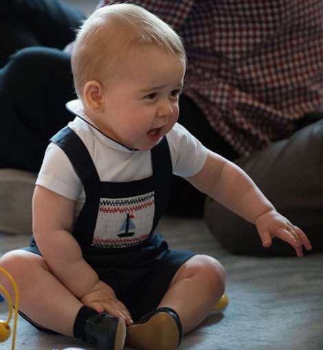 Πρίγκιπας Τζορτζ: Ο,τι φορά γίνεται παγκόσμια παιδική μόδα -Ξεπούλησε η σαλοπέτα με το καραβάκι [εικόνες] | iefimerida.gr 5