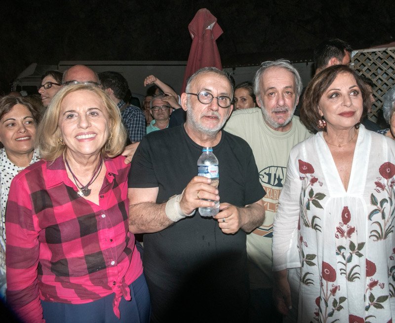 Σπάνια εμφάνιση του Ανδρέα Μικρούτσικου -Αλλαγμένος, στη συναυλία του αδελφού του [εικόνες] | iefimerida.gr 1