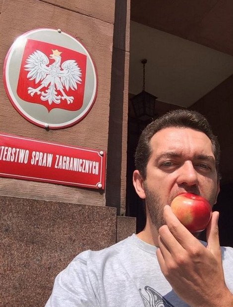 Φάτε μήλα κατά του Πούτιν -Eτσι απαντούν οι Πολωνοί στο ρωσικό εμπάργκο [εικόνες] | iefimerida.gr 4