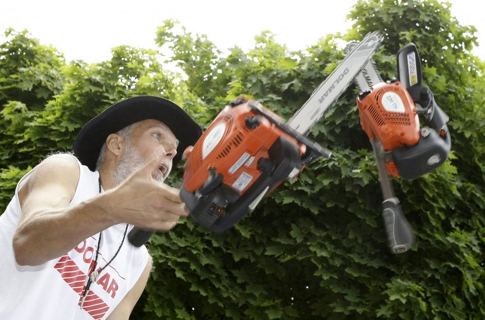 Τα 4 πιο ασυνήθιστα - παντελώς άχρηστα - παγκόσμια ρεκόρ του βιβλίου Γκίνες για το 2013 [εικόνες]   | iefimerida.gr 1